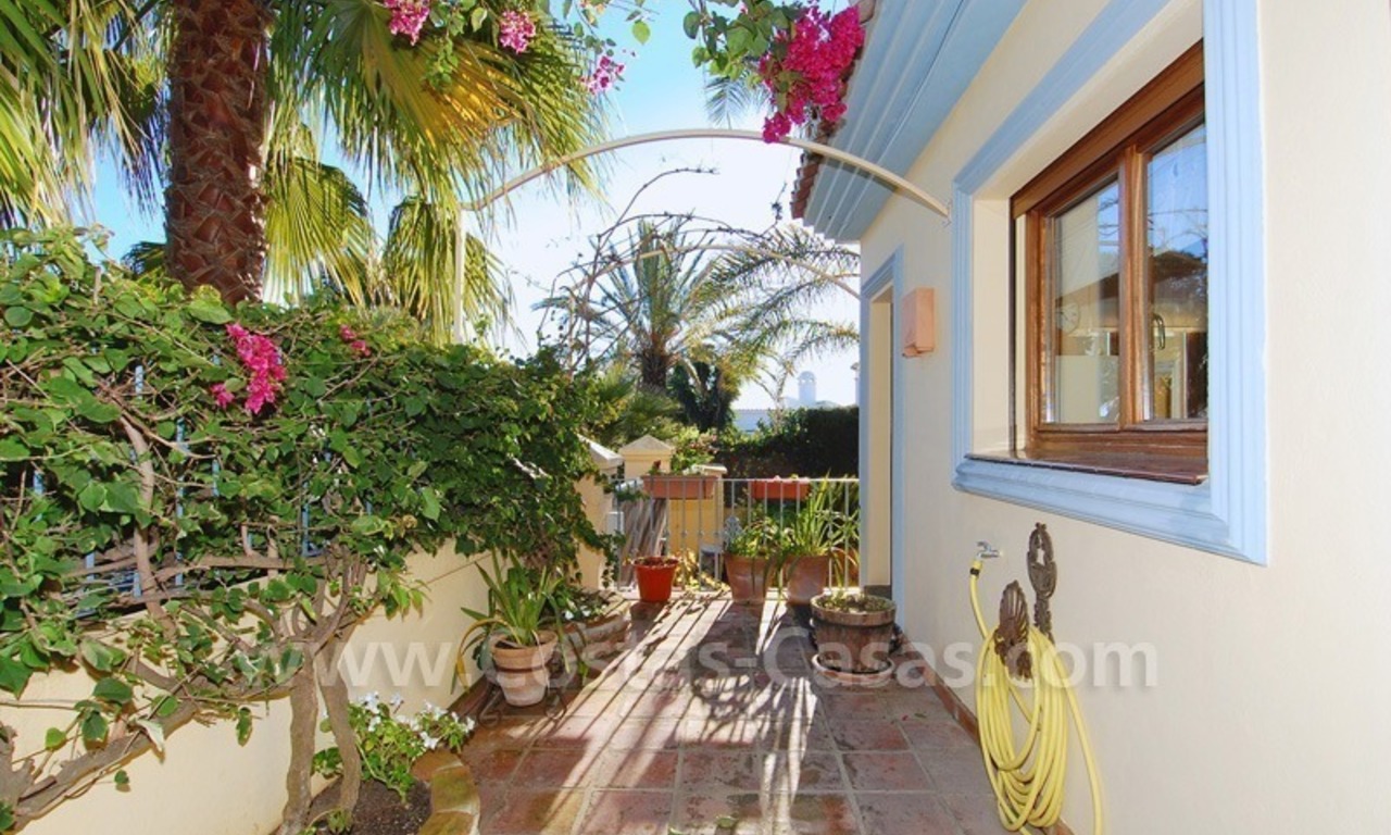 Beachside villa te koop dichtbij het strand in Marbella east 5