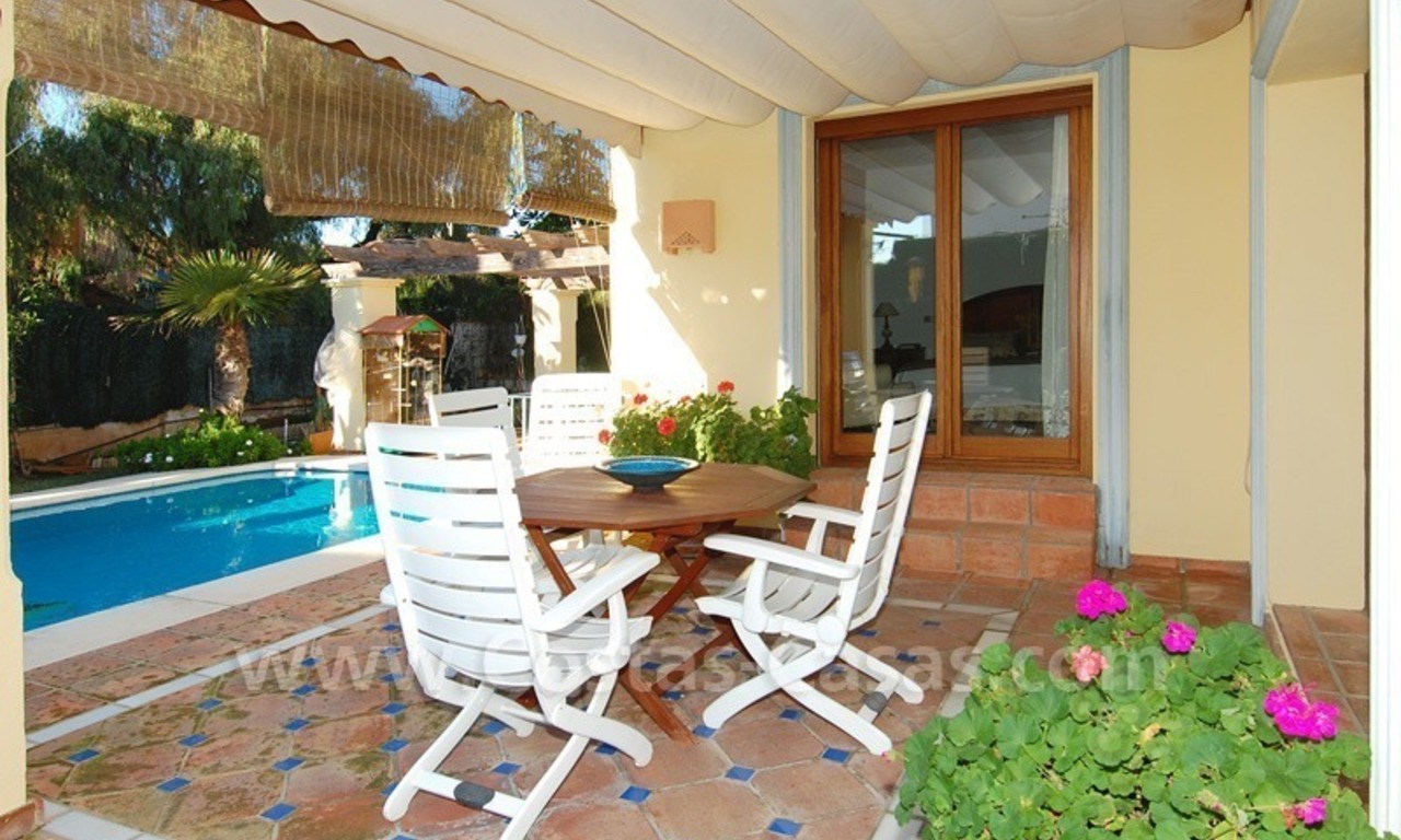 Beachside villa te koop dichtbij het strand in Marbella east 6