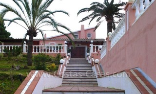 Grote beachside villa met 2 gastenverblijven te koop in oost Marbella 2