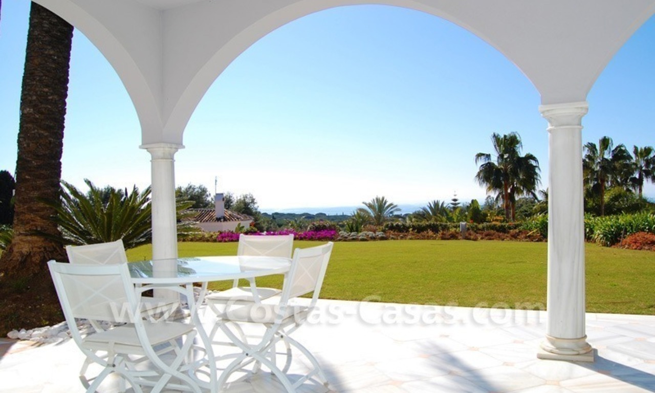 Luxevilla te koop in Marbella met een modern interieur op een groot perceel met zeezicht 5