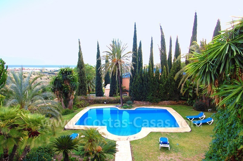 Ruime villa in Moors-Andalusische stijl te koop, Marbella - Estepona