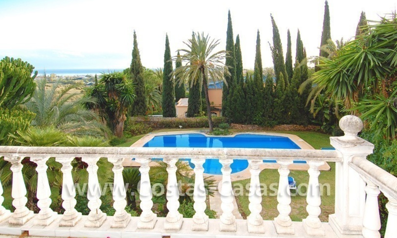 Ruime villa in Moors-Andalusische stijl te koop, Marbella - Estepona 1
