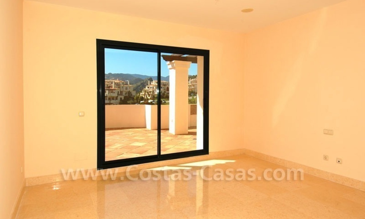 Ruim luxe penthouse appartement te koop omringd door de golfcourse, Marbella Benahavis 11