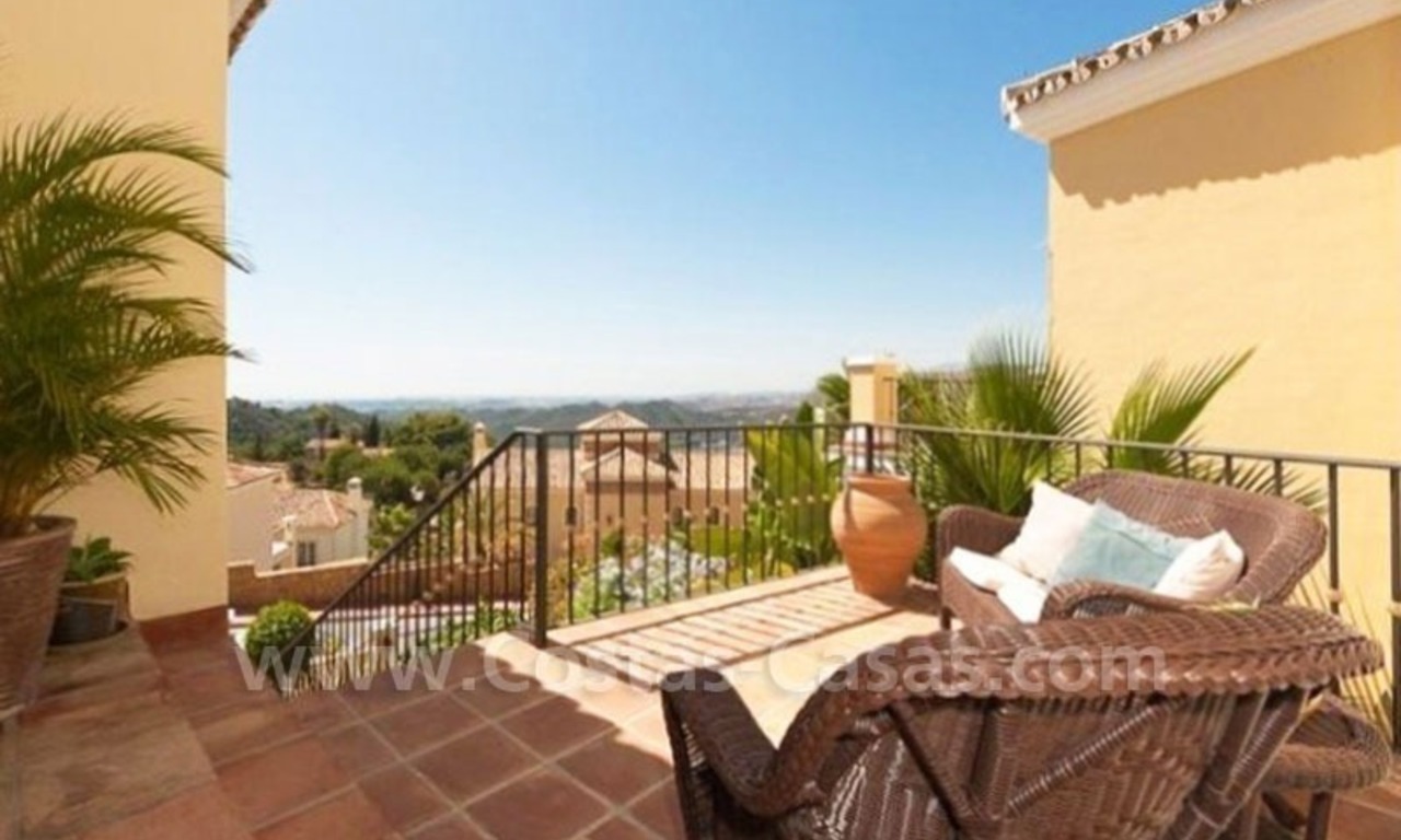 Marbella bargain villa te koop in moderne Andalusische stijl 1