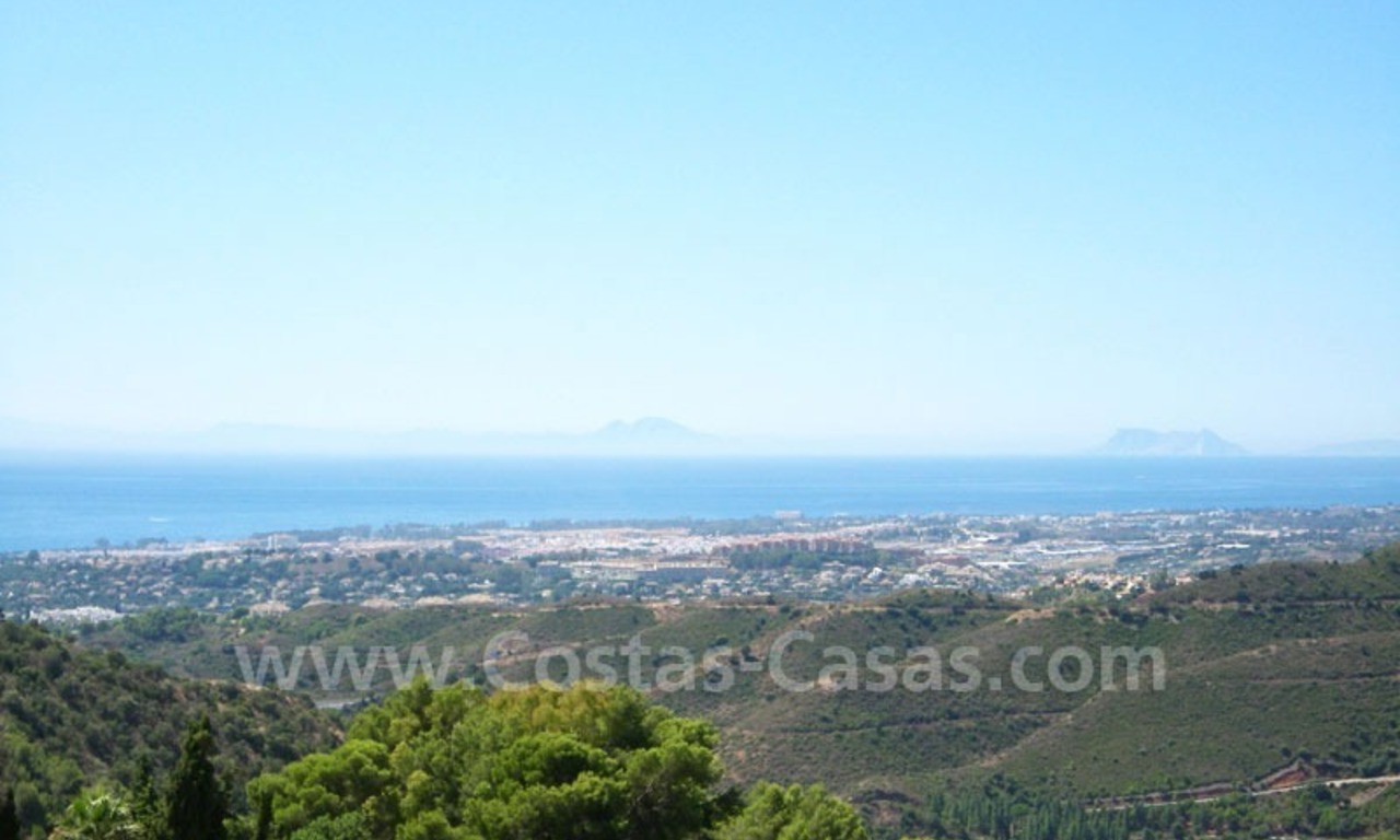 Marbella bargain villa te koop in moderne Andalusische stijl 3