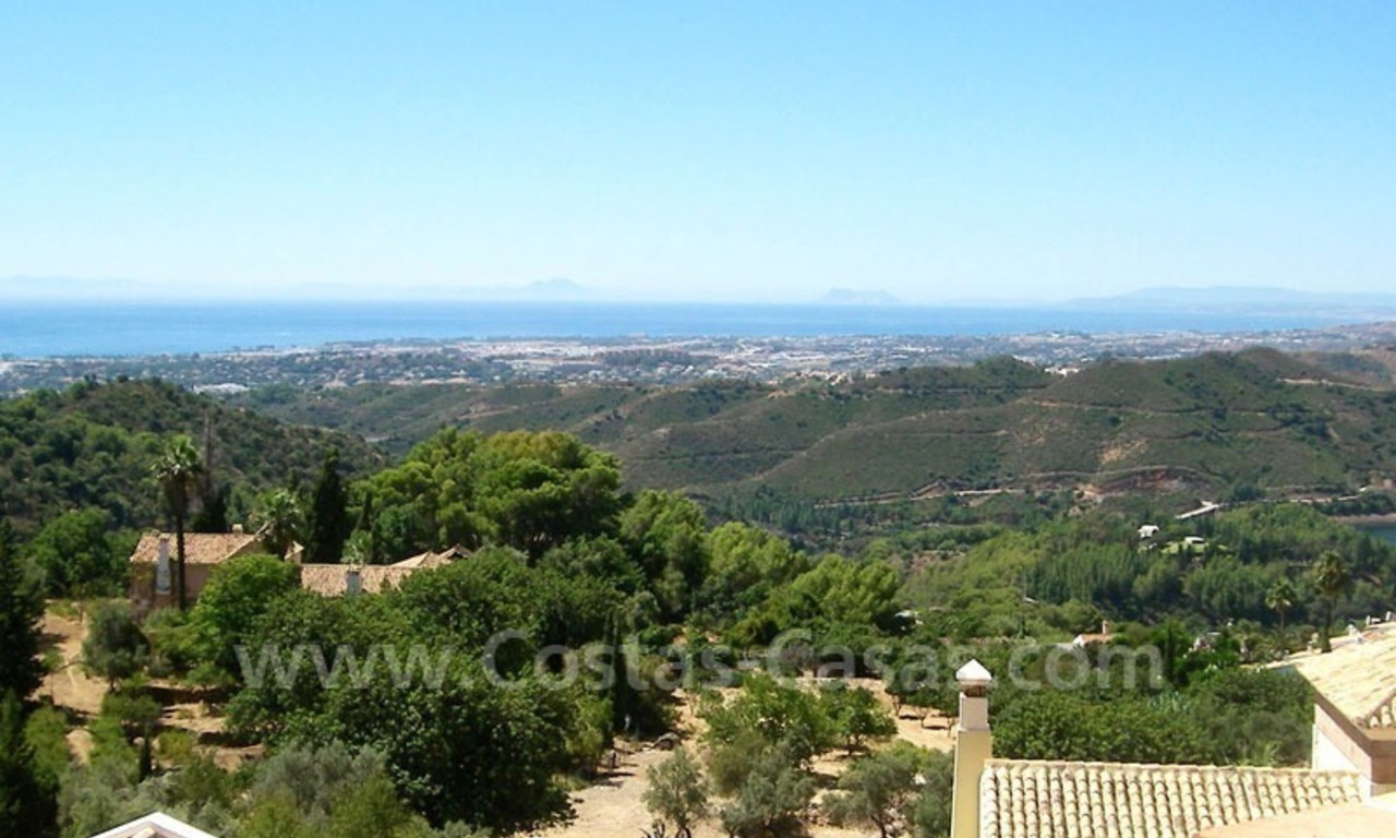 Marbella bargain villa te koop in moderne Andalusische stijl 2