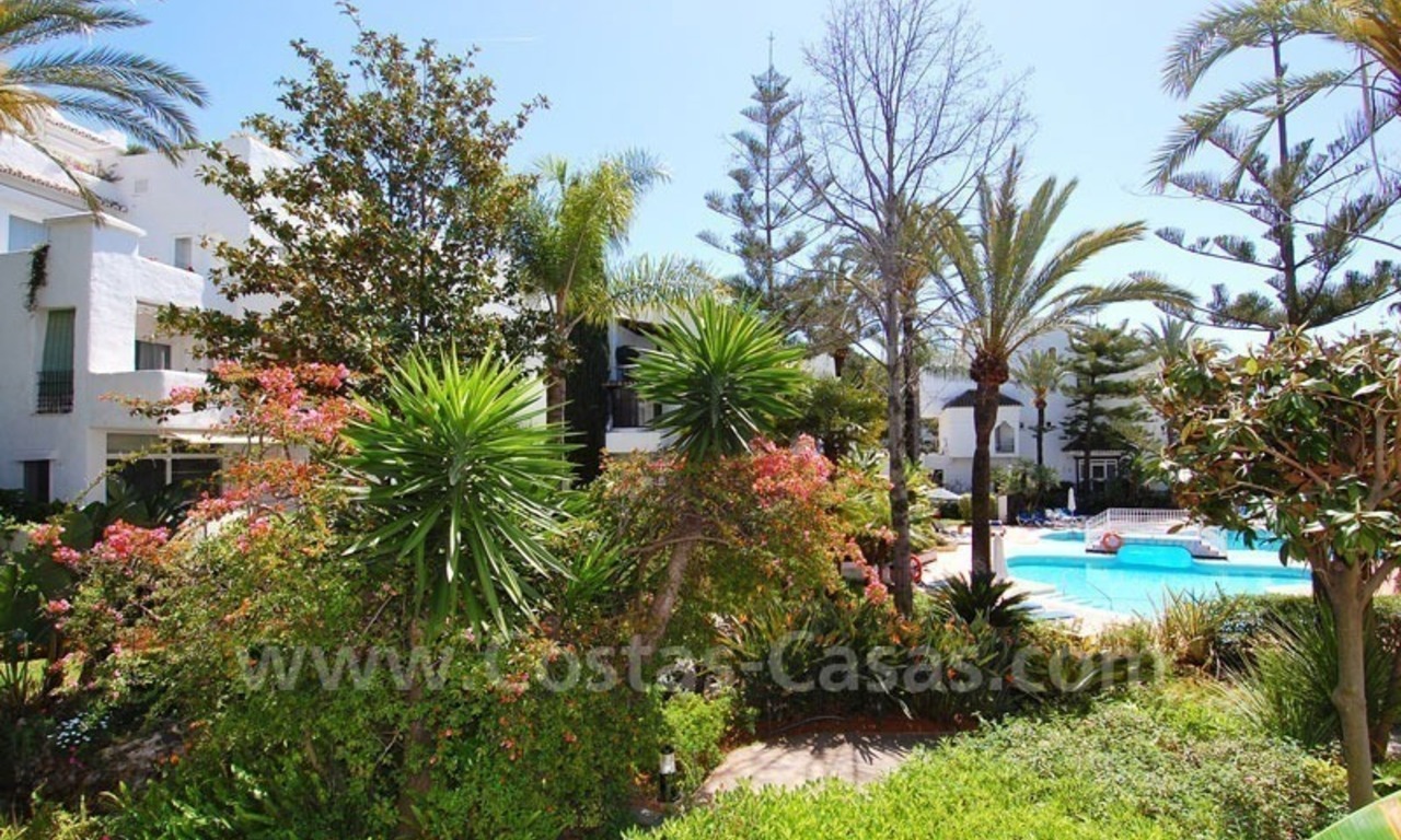 Ruim duplex penthouse appartement te koop in een beachfront complex aan de Golden Mile vlakbij Marbella centrum 16