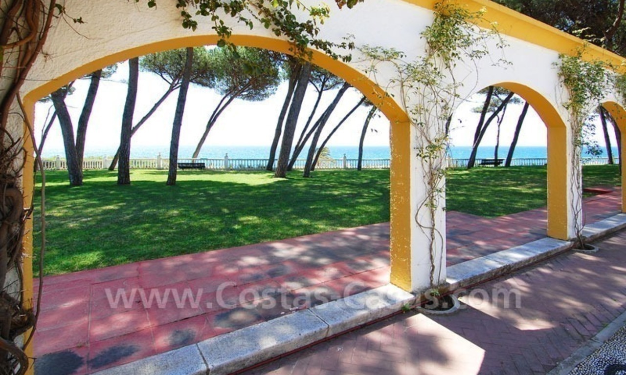 Ruim duplex penthouse appartement te koop in een beachfront complex aan de Golden Mile vlakbij Marbella centrum 5