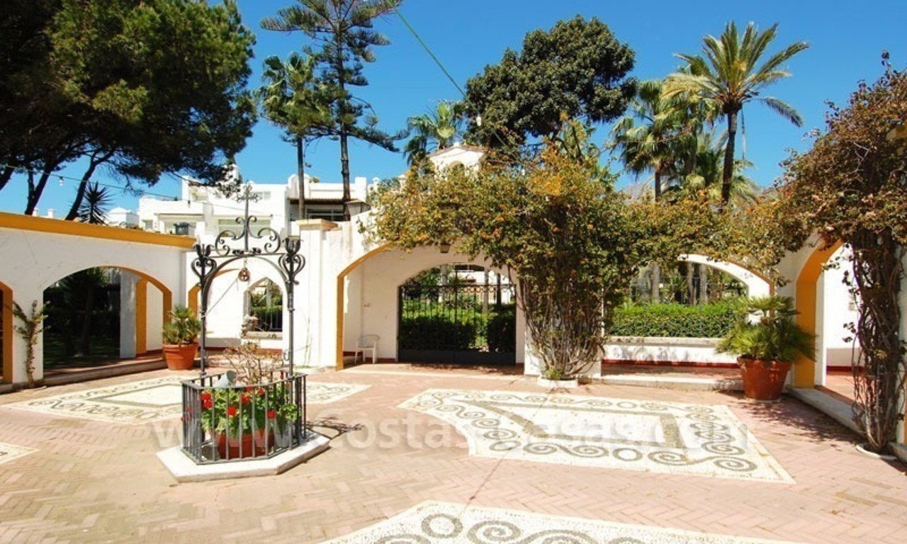 Ruim duplex penthouse appartement te koop in een beachfront complex aan de Golden Mile vlakbij Marbella centrum 8
