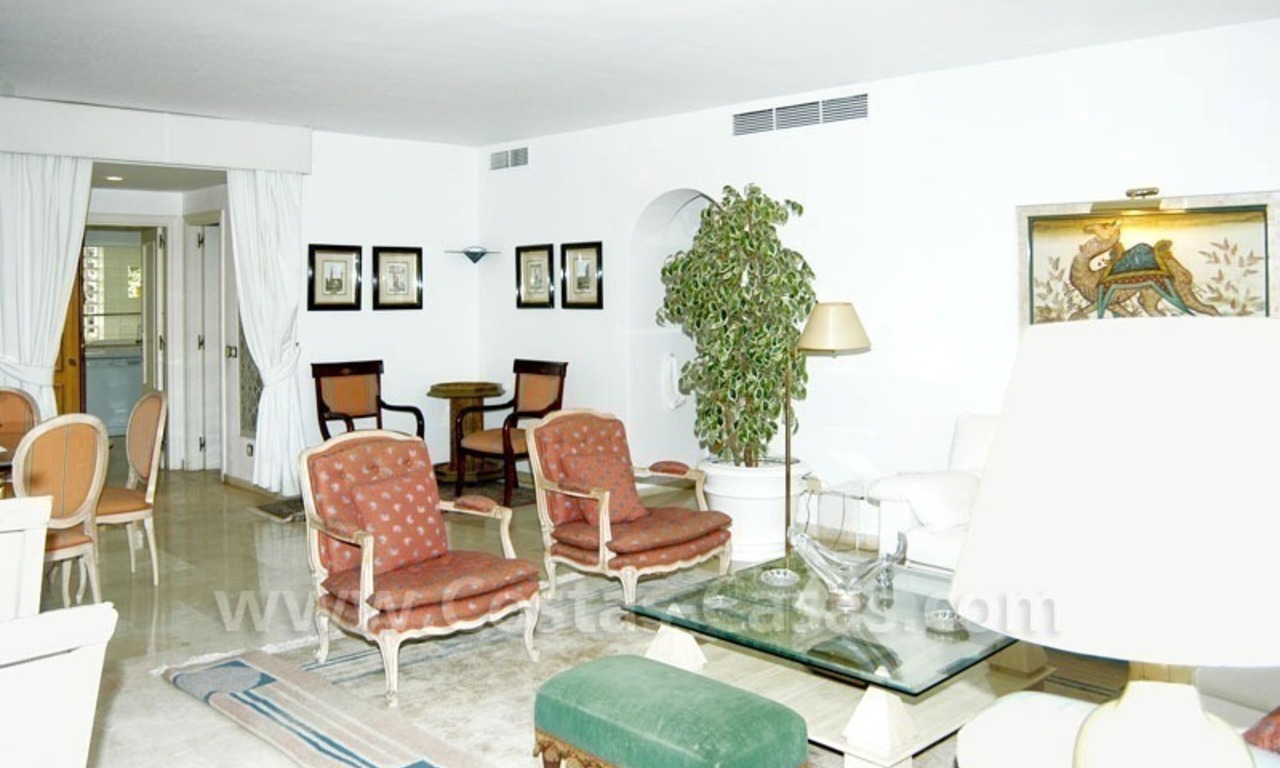 Ruim duplex penthouse appartement te koop in een beachfront complex aan de Golden Mile vlakbij Marbella centrum 22