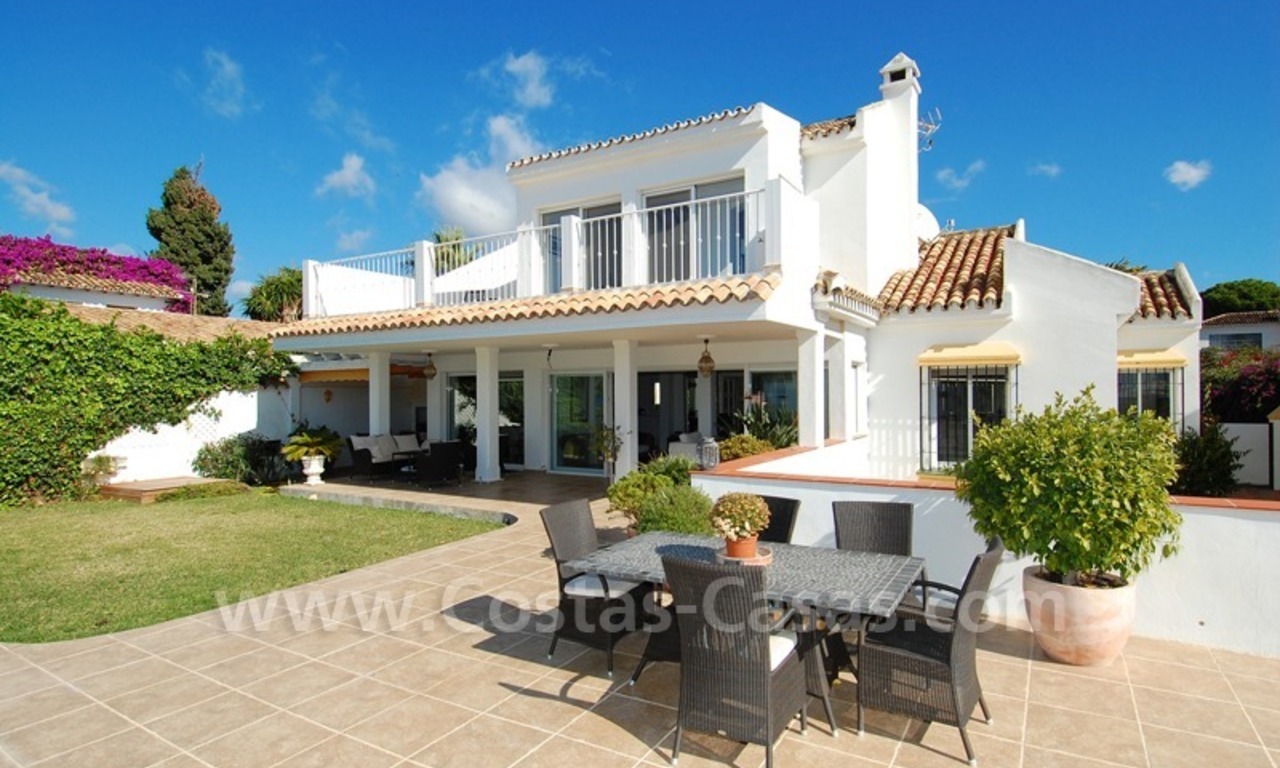 Beachside villa te koop - El Rosario, Marbella Oost 1