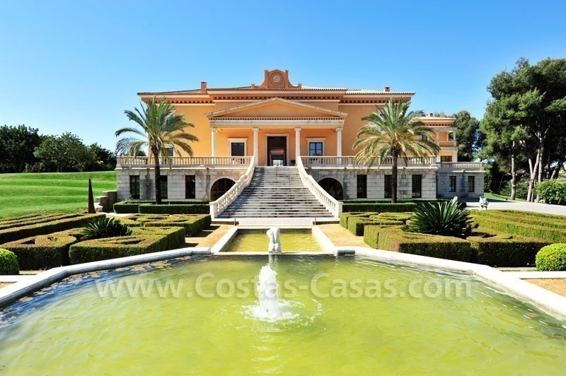 Unieke Palladian stijl mansion te koop in Marbella
