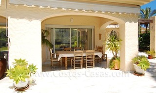 Charmante villa in Andalusische stijl direct aan de golfbaan gelegen te koop in Nueva Andalucia te Marbella 7