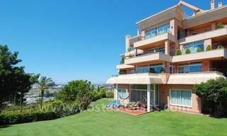 Ruim luxe golf appartement te koop in Nueva Andalucia te Marbella 0