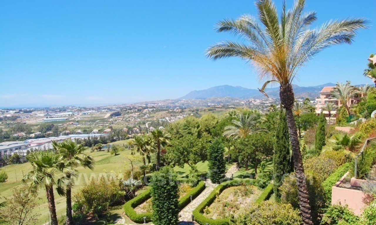 Ruim luxe golf appartement te koop in Nueva Andalucia te Marbella 9