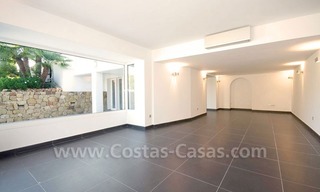 Moderne eerstelijngolf villa te koop in Nueva Andalucia te Marbella 26