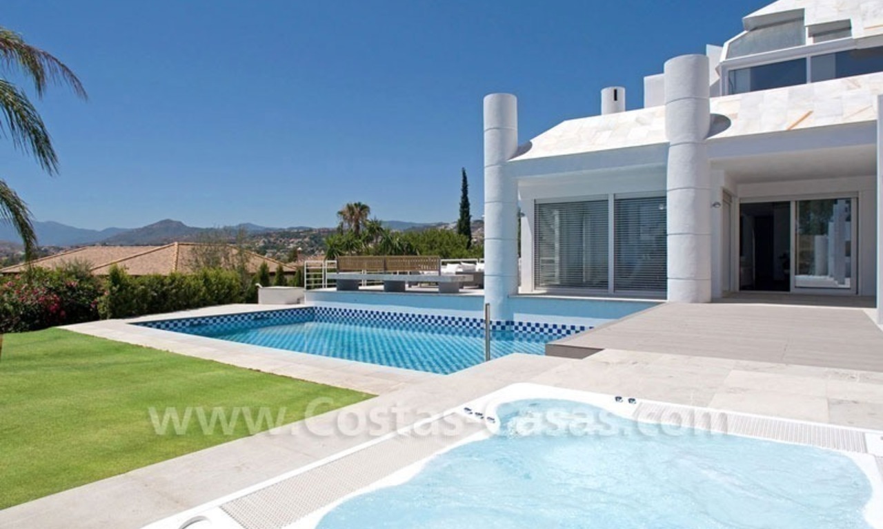 Moderne eerstelijngolf villa te koop in Nueva Andalucia te Marbella 21