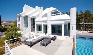 Moderne eerstelijngolf villa te koop in Nueva Andalucia te Marbella 1