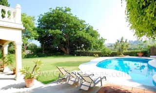 Frontline golf luxe villa te koop in Nueva Andalucia te Marbella 24
