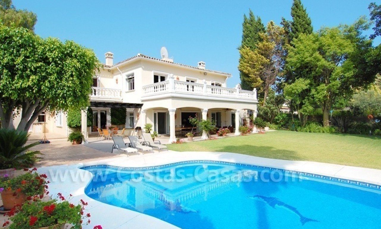 Frontline golf luxe villa te koop in Nueva Andalucia te Marbella 1