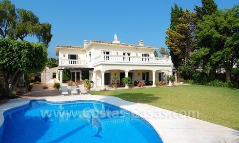 Frontline golf luxe villa te koop in Nueva Andalucia te Marbella 