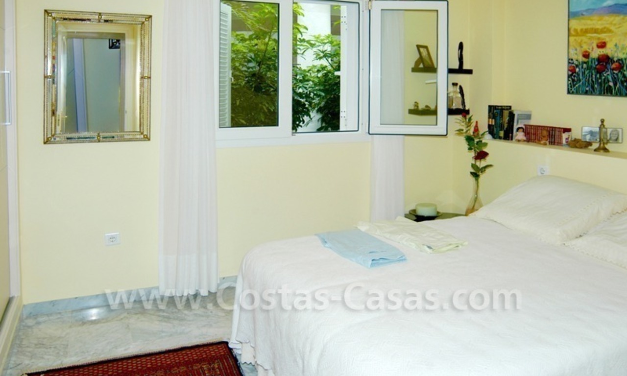 Appartement te koop in een eerstelijnstrand complex in Puerto Banus te Marbella 13