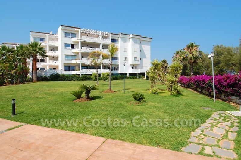 Appartement te koop in een eerstelijnstrand complex in Puerto Banus te Marbella