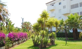 Appartement te koop in een eerstelijnstrand complex in Puerto Banus te Marbella 1