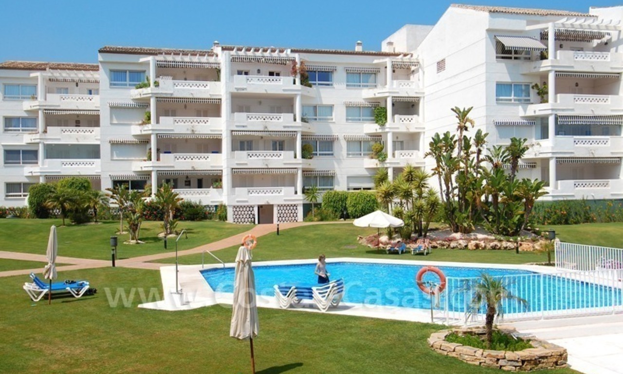 Appartement te koop in een eerstelijnstrand complex in Puerto Banus te Marbella 3