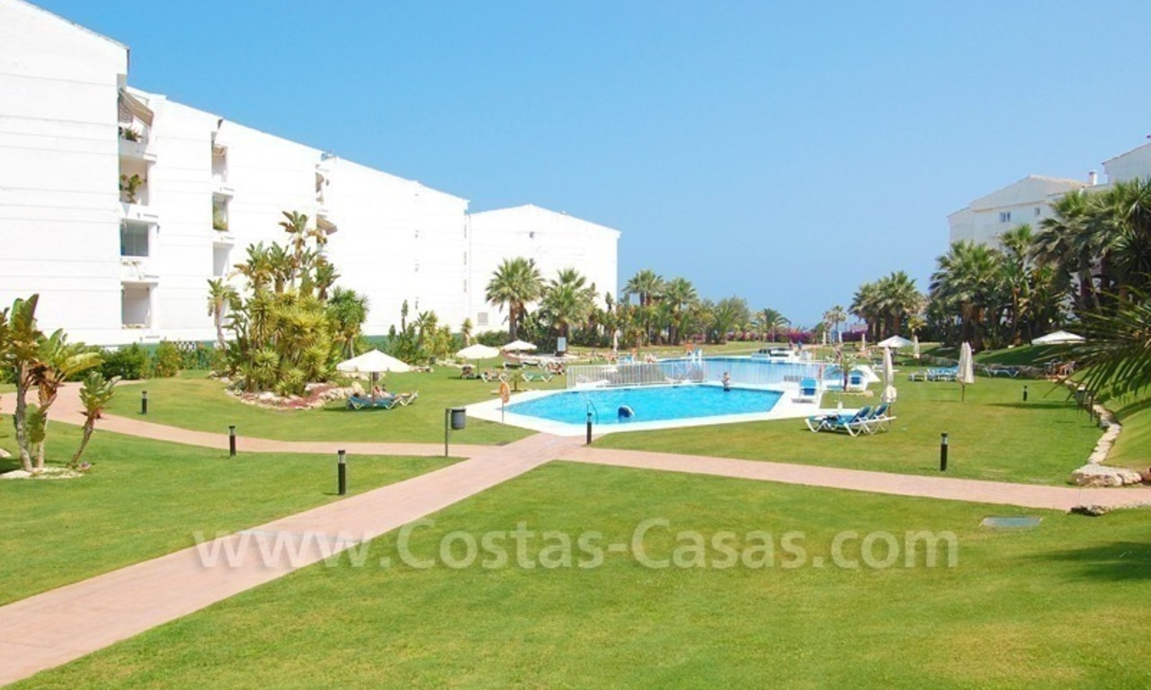 Appartement te koop in een eerstelijnstrand complex in Puerto Banus te Marbella 4