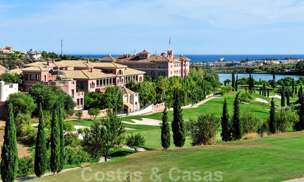 Golf appartementen te koop in 5* golfresort, Marbella - Benahavis 24013