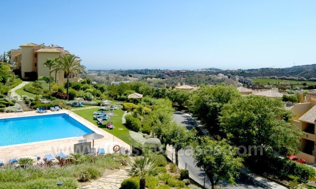 Bargain golf appartement te koop in West Marbella – Benahavis 1