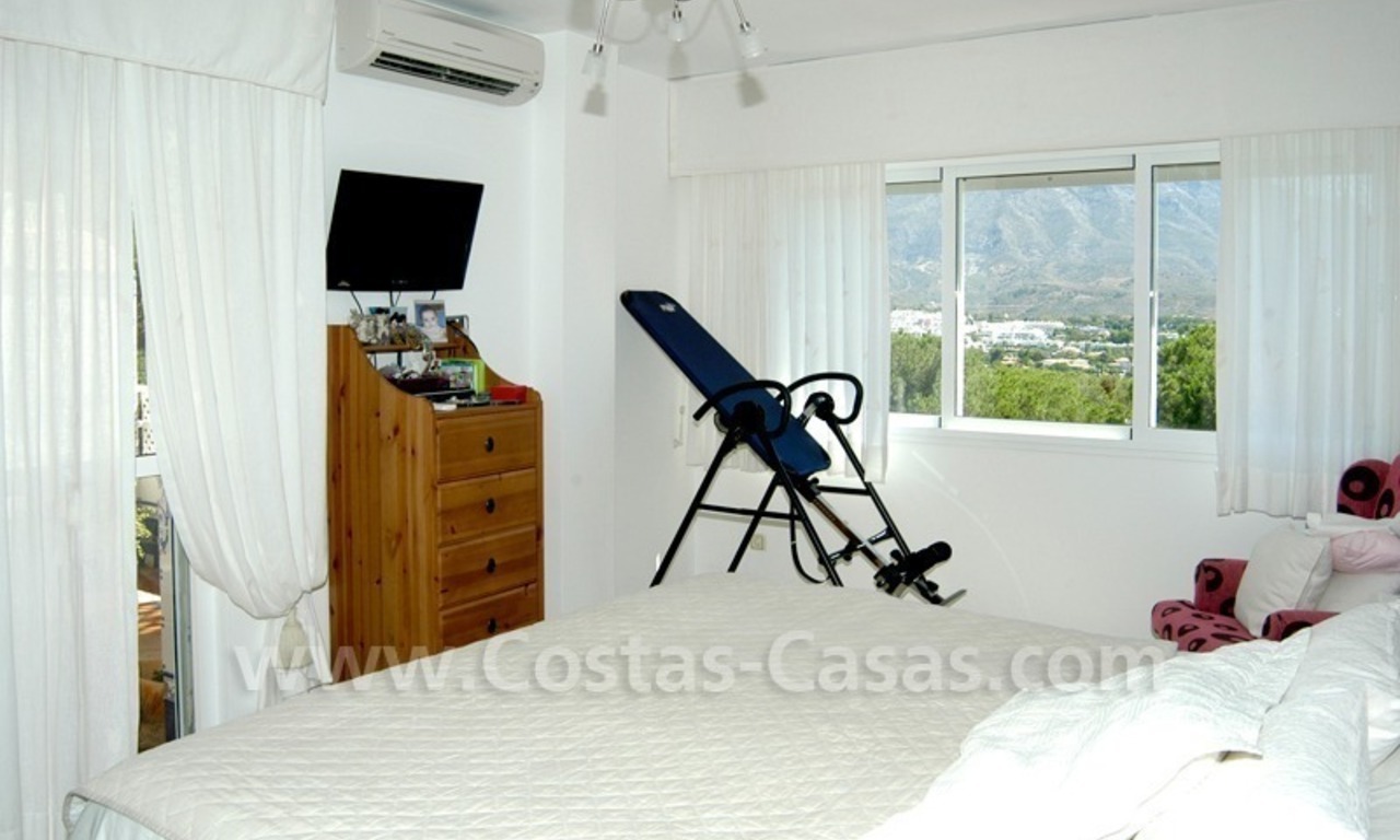 Bargain golf huis te koop in een up-market gebied van Nueva Andalucia te Marbella 14