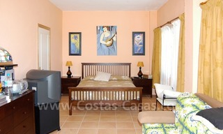 Bargain golf huis te koop in een up-market gebied van Nueva Andalucia te Marbella 15