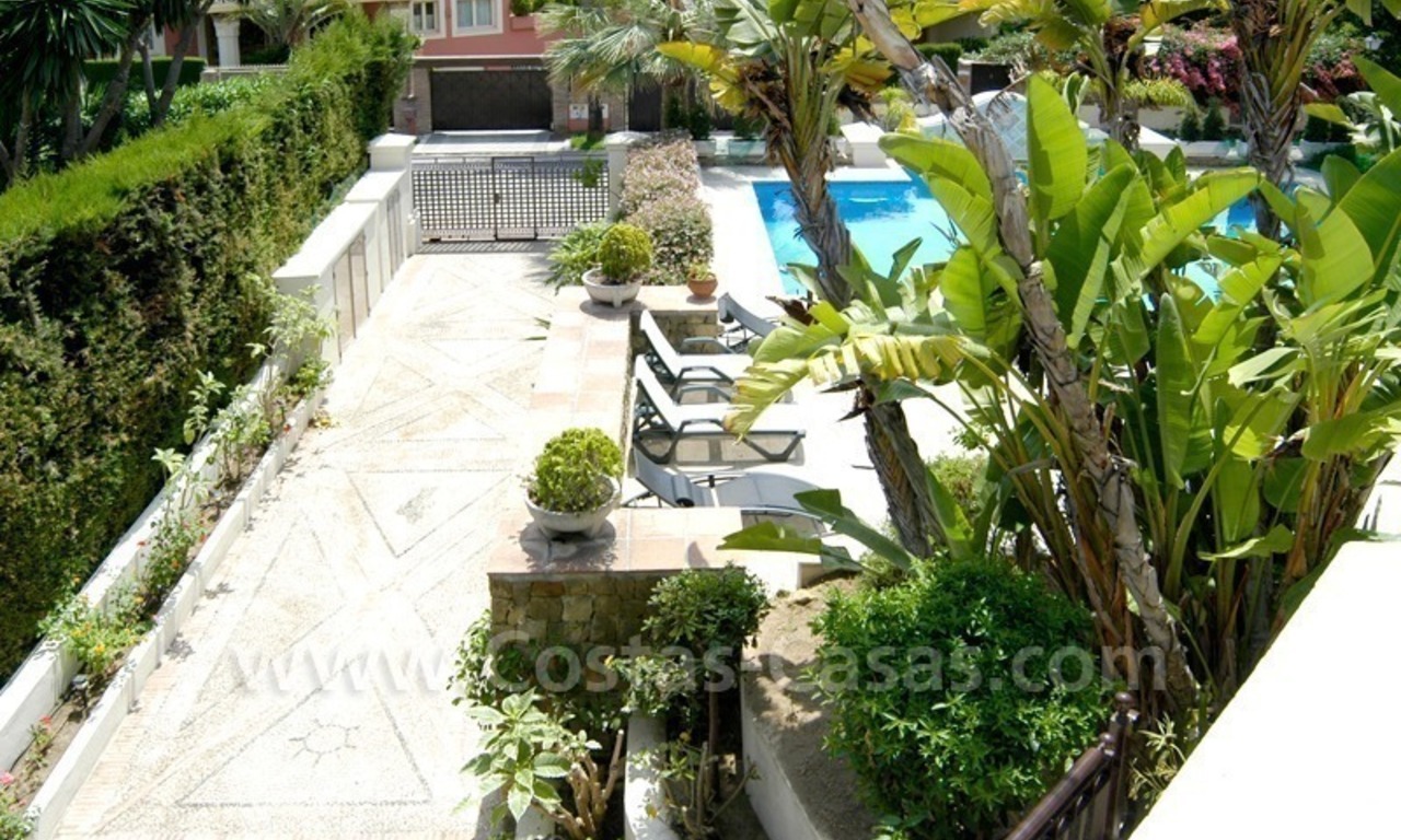 Beachside villa te koop in klassieke stijl te Marbella oost 3