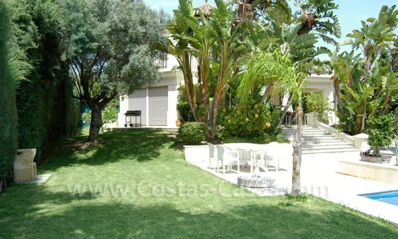 Beachside villa te koop in klassieke stijl te Marbella oost 4