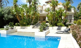 Beachside villa te koop in klassieke stijl te Marbella oost 0