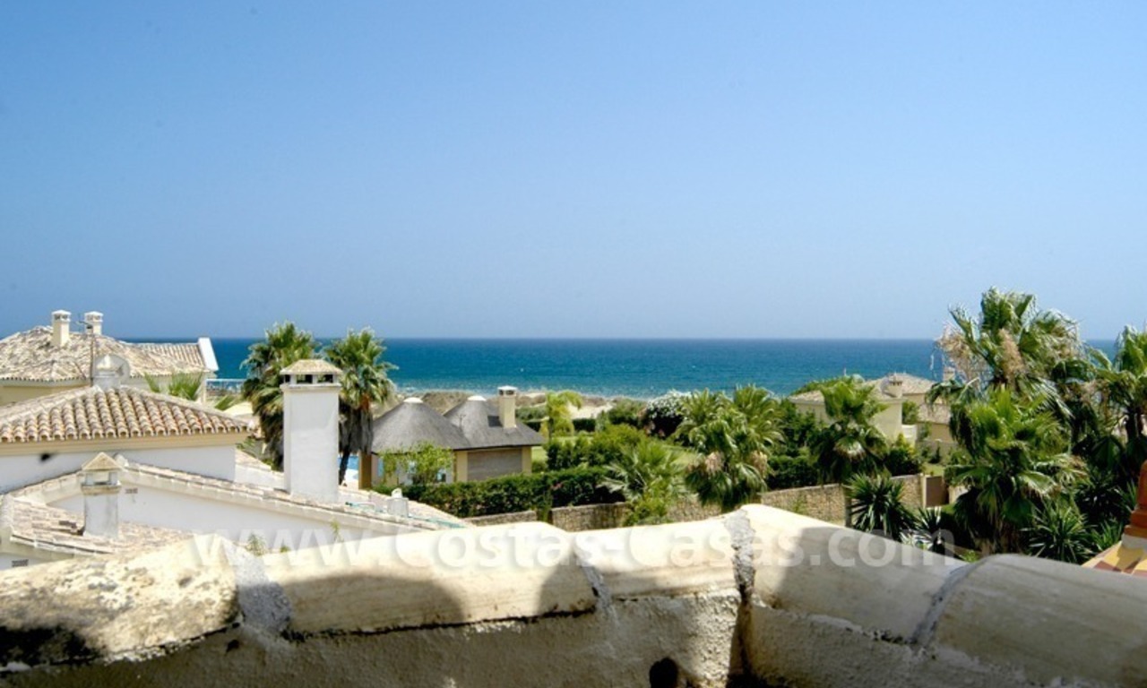 Beachside villa te koop in klassieke stijl te Marbella oost 10