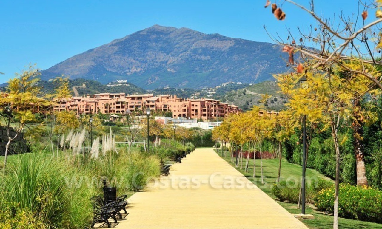 Marbella for sale: luxe front line golf appartementen te koop Marbella Benahavis 25