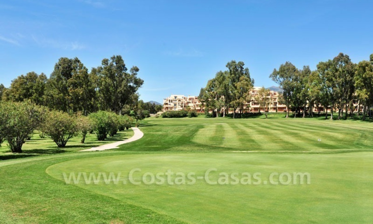 Marbella for sale: luxe front line golf appartementen te koop Marbella Benahavis 23