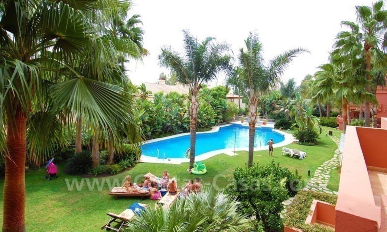 Ruim luxe beachside appartement te koop nabij Puerto Banus te Marbella 1