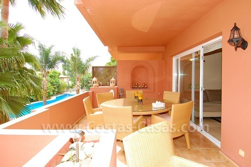 Ruim luxe beachside appartement te koop nabij Puerto Banus te Marbella