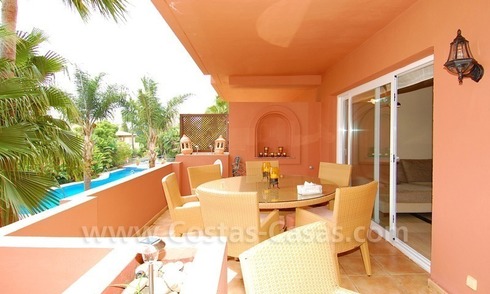Ruim luxe beachside appartement te koop nabij Puerto Banus te Marbella 