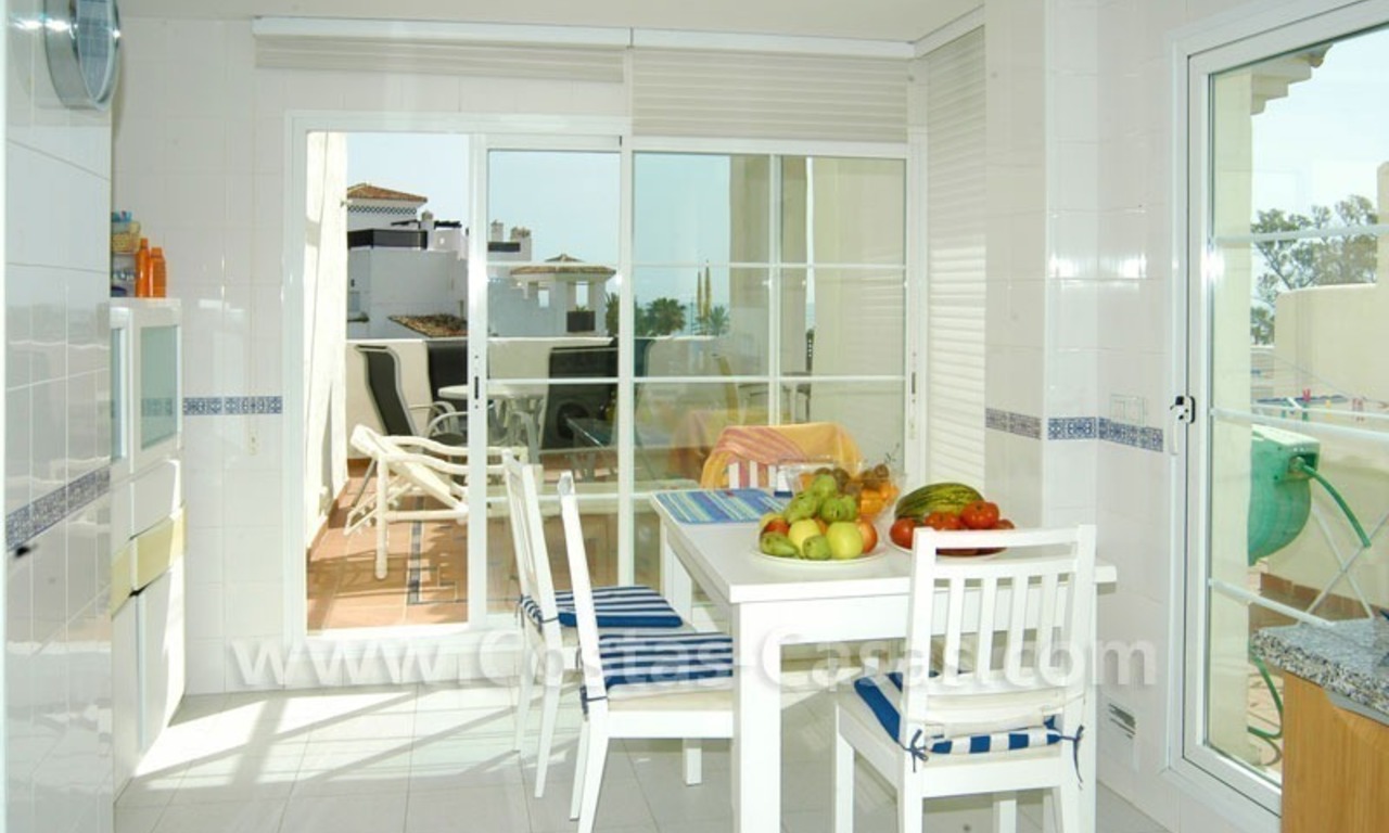 Ruim 4 slaapkamer penthouse appartement te koop, eerstelijnstrand complex te Marbella 5