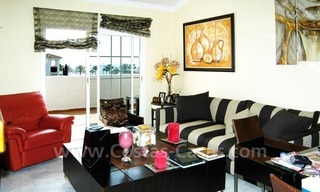 Ruim 4 slaapkamer penthouse appartement te koop, eerstelijnstrand complex te Marbella 3