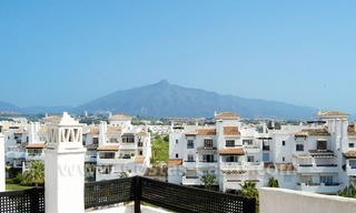 Ruim 4 slaapkamer penthouse appartement te koop, eerstelijnstrand complex te Marbella 1