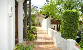 Exclusieve eerstelijngolf Bali-stijl villa te koop in Nueva Andalucia te Marbella 12