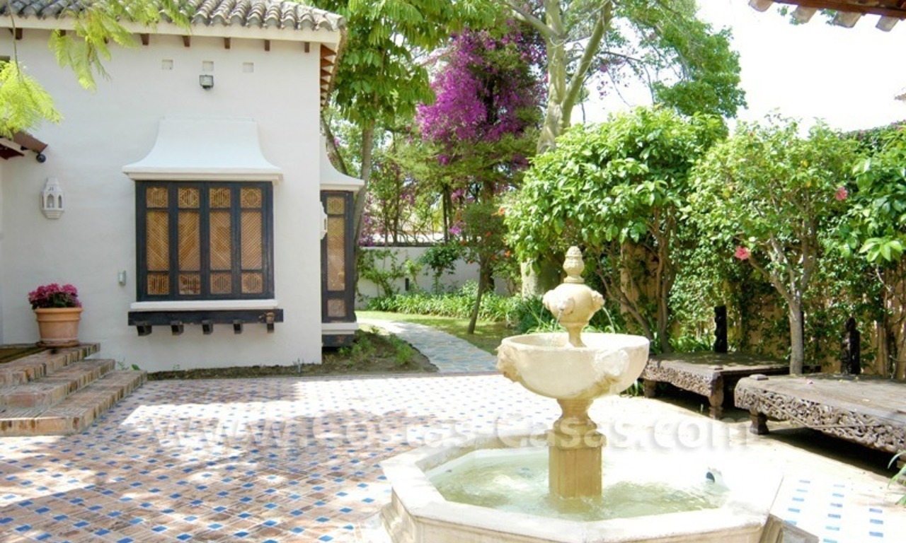 Exclusieve eerstelijngolf Bali-stijl villa te koop in Nueva Andalucia te Marbella 11