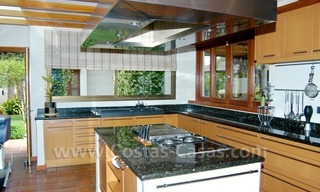 Exclusieve eerstelijngolf Bali-stijl villa te koop in Nueva Andalucia te Marbella 23