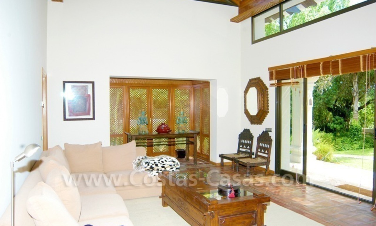 Exclusieve eerstelijngolf Bali-stijl villa te koop in Nueva Andalucia te Marbella 20